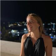 Studentessa laureata impartisce ripetizioni di latino